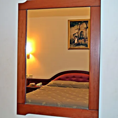 Hotel Pythia Art
